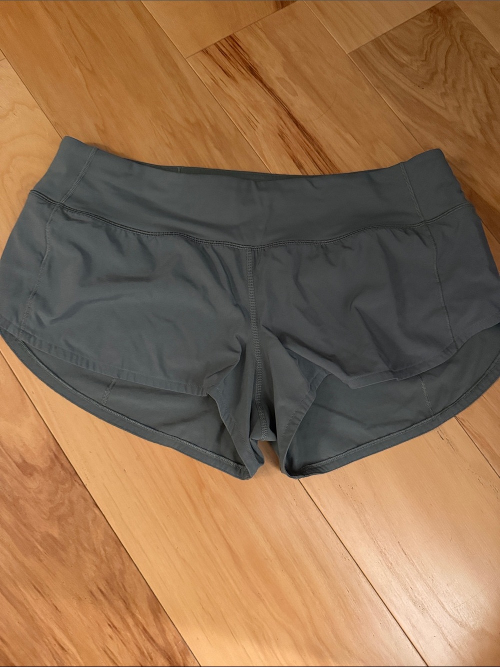 lululemon athletica Speed-Up Low Rise 2.5” sWomen's Athletic Shorts - light gree